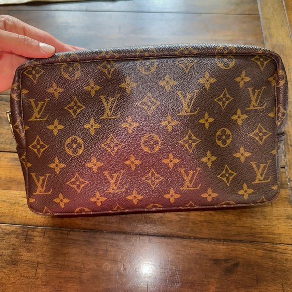 Louis Vuitton Toiletry Bag. Good condition. - Picture 5 of 8
